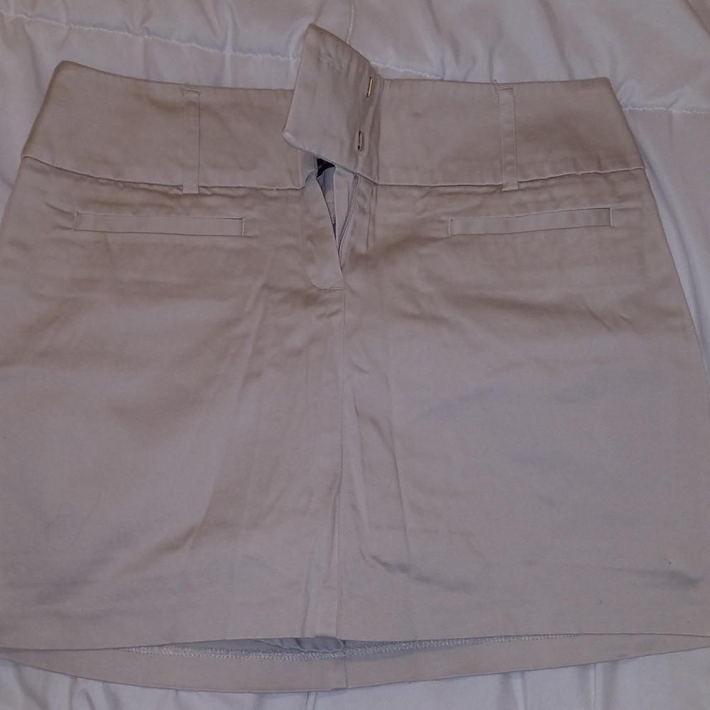Tan skort